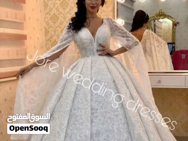 فستان عرس للبيع ملاحظه غير ملبوس بعده في كرتونه