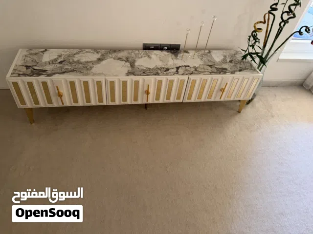 ميز تليفزيون