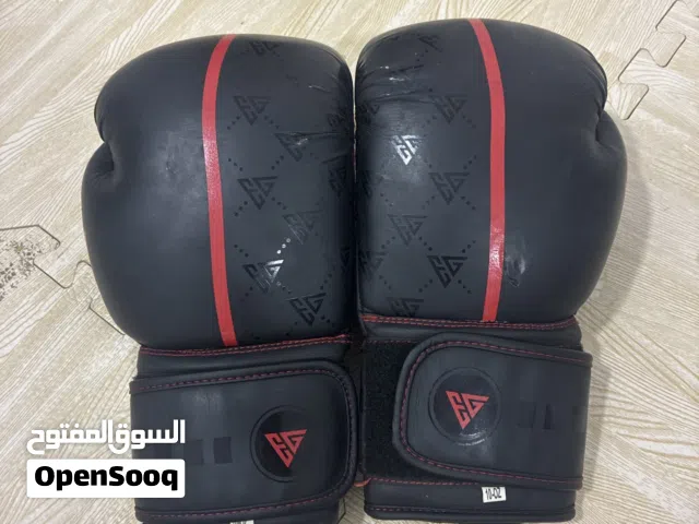 قفازات ملاكمه حمراء و سوداء 10 oz