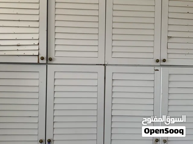 خزانة ملابس كبيرة