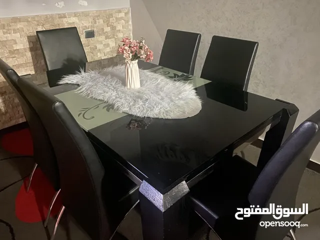 طاولة سفرة مع ستة مقاعد