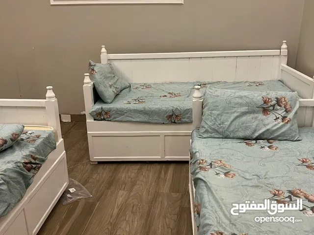 اثاث للبيع بحالة ممتازة