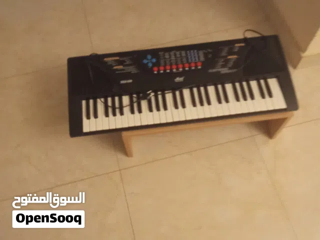 السلام عليكم جهاز بيانو كهربائي وبطاريات قبل النقاش استعمال خفيف مكان البيفي