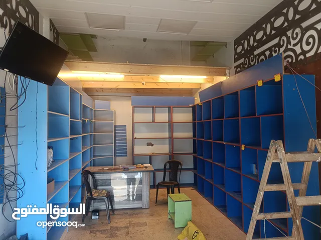 بسعر حرق بسبب تغير المصلحة رفوف محل تجاري كامل يصلح لا نشاط تجاري مع كامل مرفقاته