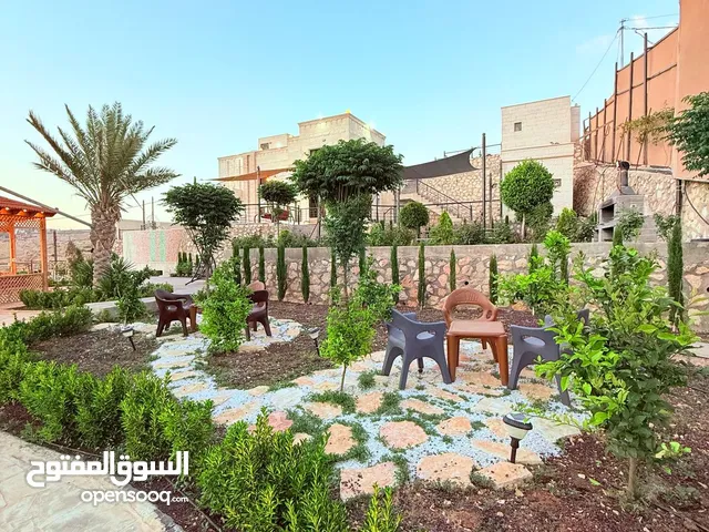 مزرعة وفيلا مطلة للبيع في الاردن بأجمل مناطق محافظة جرش بناء حديث من المالك مباشرة تنازل فوري