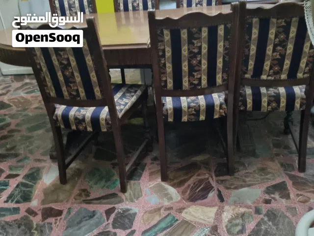 طاولة سفرة مستعملة خشب زان بحالة ممتازة للبيع بسعر مناسب