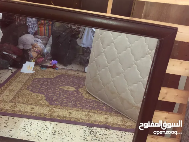 تخت مفرد ونص مع فرشته    كومدينه عدد2  تسريحه مع المرايه