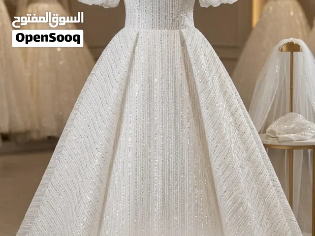 فستان مناسب للزفاف و الملكة