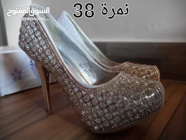 احذيه بحال الجديد لبسة واحدة للبيع السعر لجميع الاحذيه