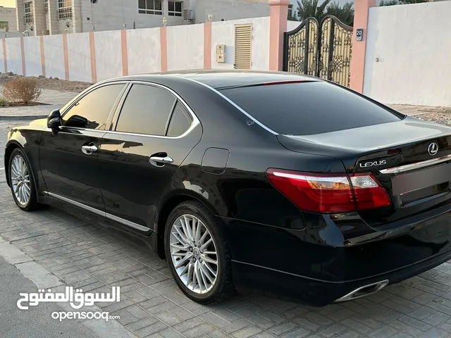 لكسز ls460 موديل 2013 الموتر نظيف ما يشكي من شي الموتر جيد جداً في الصرفيه و المسافات البعيده