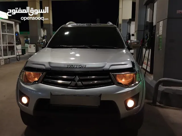 بكم ميستوبيشي L200 بحاله الشركة