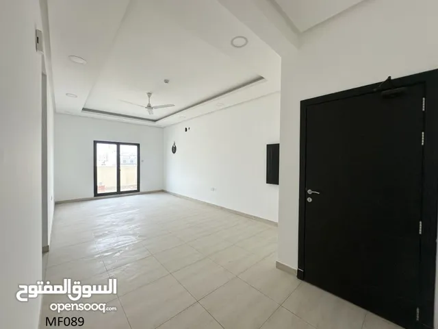 شقة حديثة واسعة للإيجار في الحد.