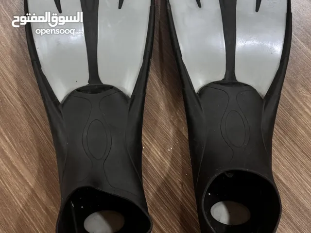 زعانف سباحة للبيع