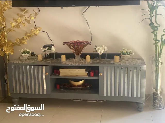 استخدام 8 شهور شبه جديدة طاولة تلفزيون 150-30 طاولة بوفيه مع مرايا