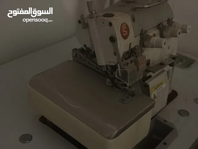 للبيع مكاين خياطه ماركة SINGER بسعر حلو و قابل