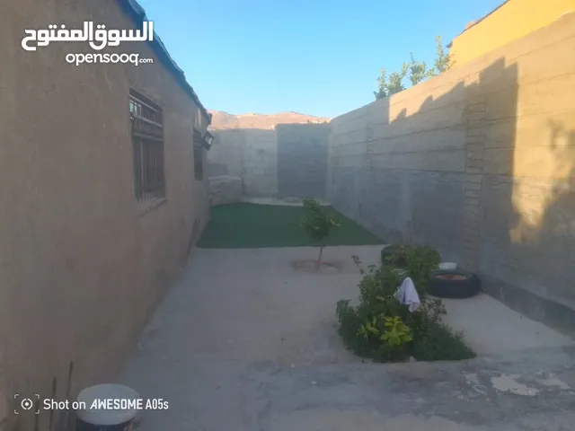 منزل للبيع في قرية ابو نصير بي اتجاه موبص للتوصل والاستفسار ع الرقم