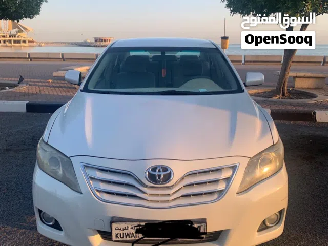 كامري 2011 GLX مع مواصفات خليجية وديكور بيج للبيع