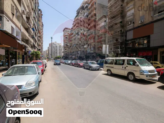 شقة للبيع بموقع متميز بميامى بشارع متفرع من اسكندر إبراهيم