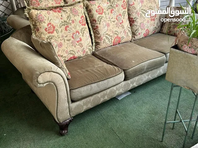 طقم جلوس للبيع قطعة واحدة Sofa 2 seated for sale
