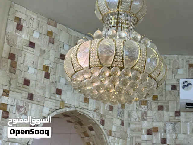 ثريات كرستال كبيرة وصغيرة نظيفة جدا