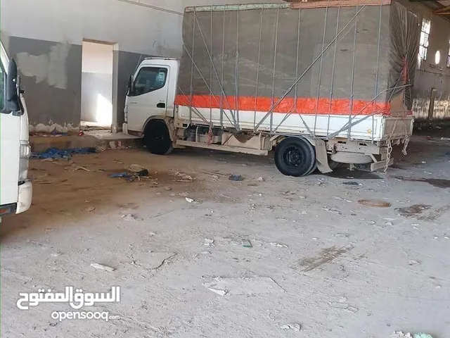 كنتر لنقل البضائع داخل وخارج ليبيا