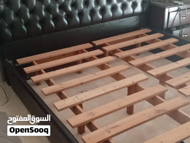 تخت للبيع جلد لون بني