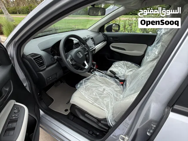 Sedan Nissan in Dhofar