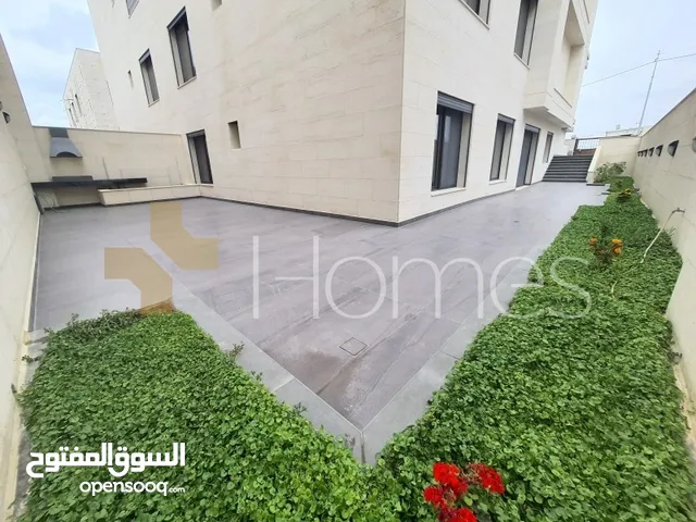 شقق ارضية مع حديقة للبيع في رجم عميش بمساحة بناء 196م