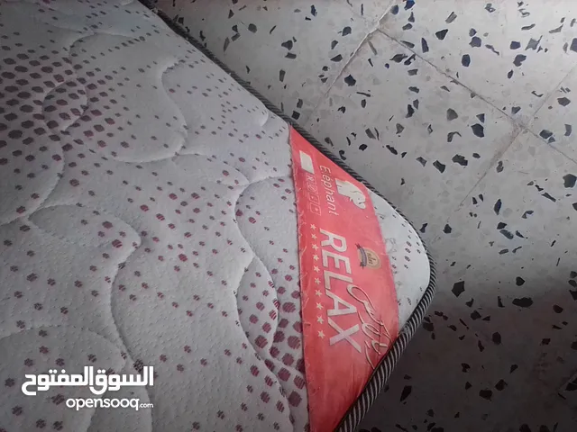 فرش سرير فردي مستعمل مضغوط ب80د في خدمة توصيل