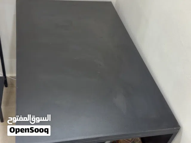 مكتب دراسة لون أسود