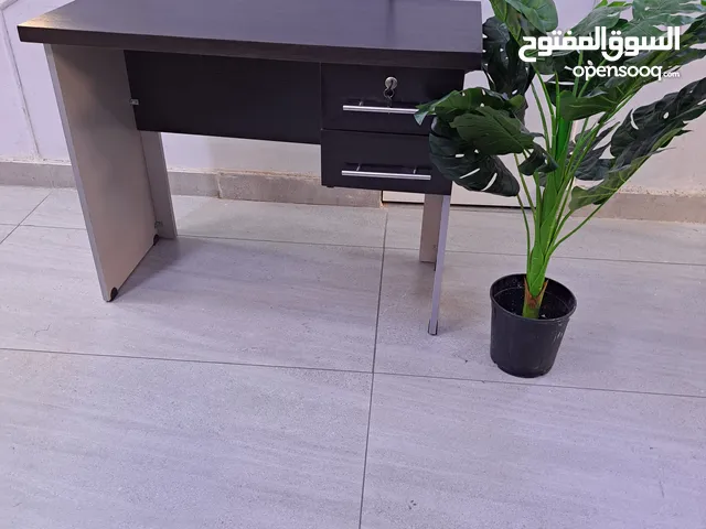 مكتب دراسي 100×50فقط 25دينار  لفتره محدوده