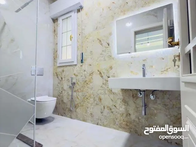 مبني تجاري اداري تتكون من صالتين و3 شقق وملحق تصلح لشركات عيادات ف النوفلين