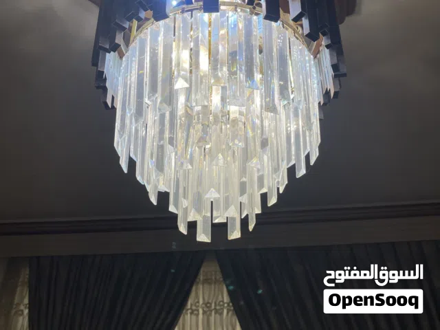ثريا للبيع بيها درجتين الاضاء مالتها بسعر كلش مناسب وبيها مجال