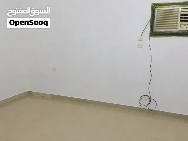 استوديو للايجار بالغرافة / studio in Gharrafah for rent