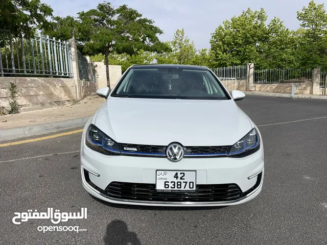 VW EGOLF 2019 panorama  clean