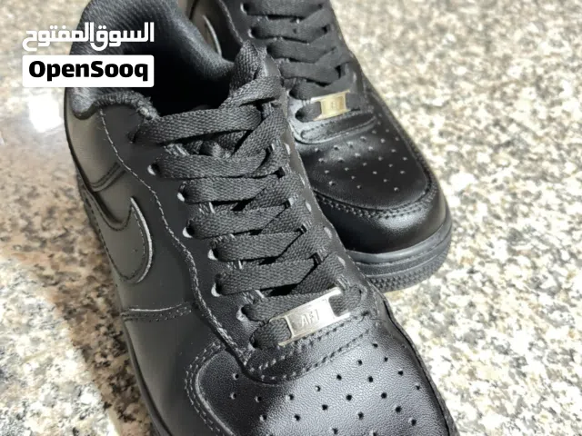بوتين Nike Air Force 1 جديد بسعر مغري