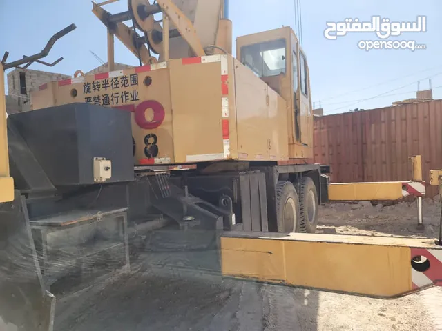 2000 Crane Lift Equipment in Sana'a
