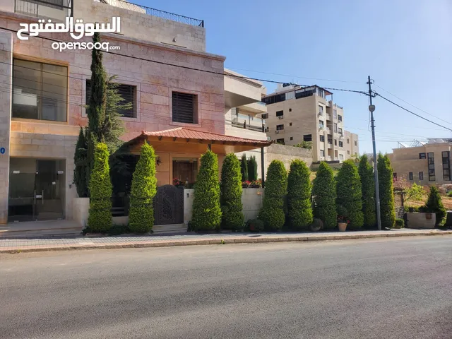 537m2 More than 6 bedrooms Villa for Sale in Amman Hay Al Rahmanieh