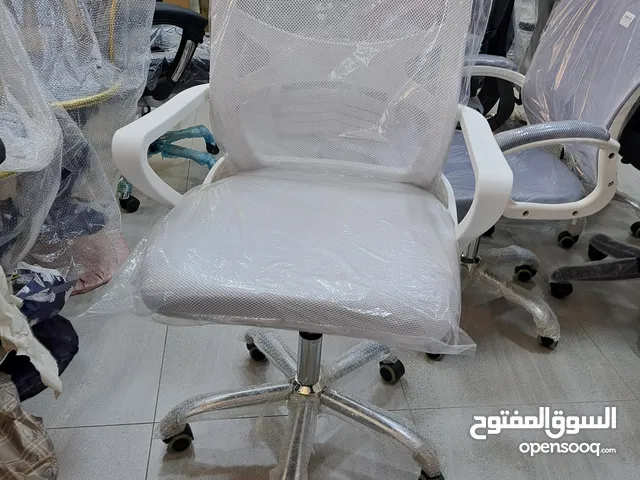 كرسي مكتب طبي بالوان مميزه وحجم مناسب ومريح جدا للجلسات لساعات كثيرة