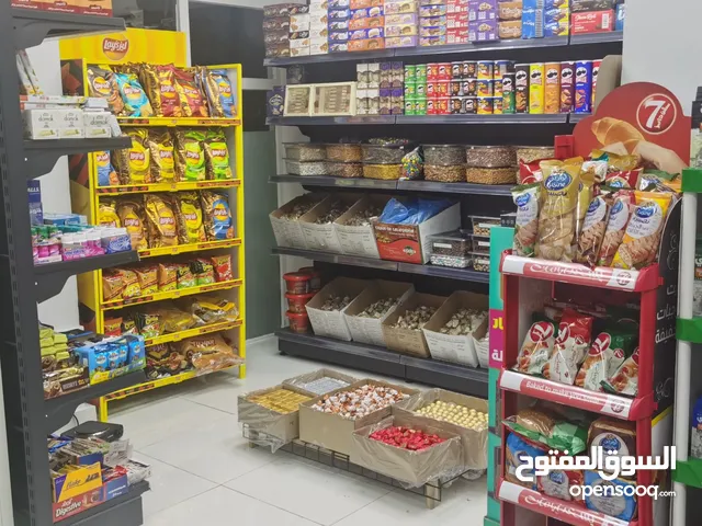 تصفية محل سوبرماركت – بيع البضاعة والديكور بالكامل