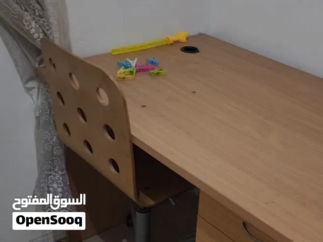 مكتب وكرسى بحاله ممتازه