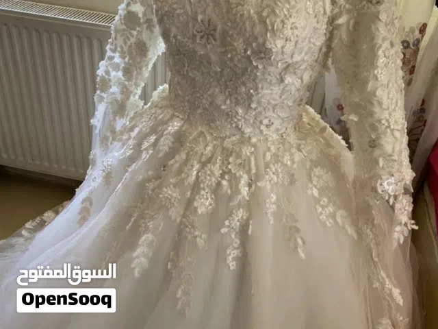 فستان زفاف تفصيل قماش إيطالي  راقي وموديل مميز جدا