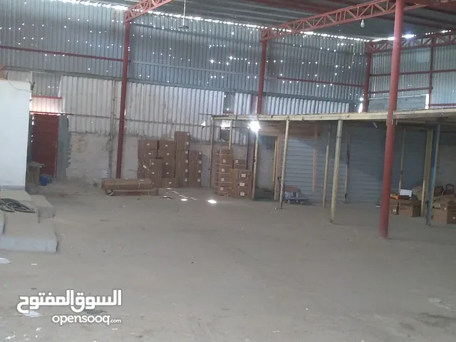 هنقر للإيجار . في السبعة يصلح ورشة .