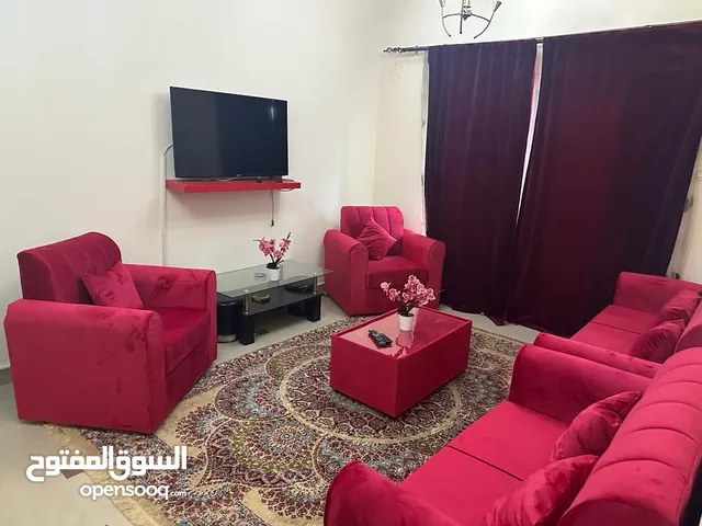 محمود سعد)غرفة وصالة للايجار الشهري في الشارقة التعاون بفرش فندقي ثاني ساكن بتشطيب ممتاز