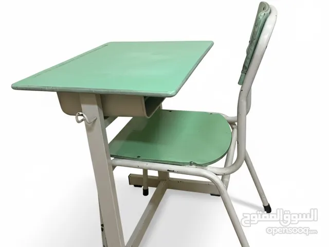 طاولة وكرسي متين ونظيف مع توصيل مجاني