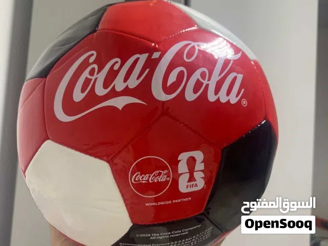 كرة كوكاكولا الاصلية + تيشيرت كوكاكولا بحالة ممتازة