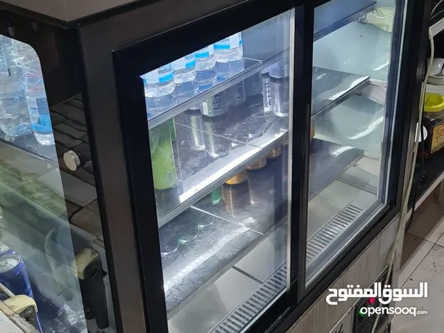 ثلاجة مشروبات وحلويات