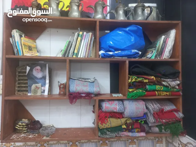 مكتبه ست رفوف نضيفه جدن وقويه كلش بس صبغ