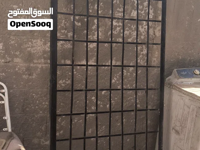 ثلاثة سراير حديد متينة وقوية للبيع (حالة ممتازة) بسعر عرطه عرطه