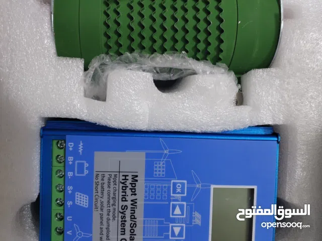 نظام هجين شمسي للرياح MPPT جهاز تحكم بالشحن مع تحميل تفريغ 10000 واط توربينات الرياح 600 واط لوحة شم